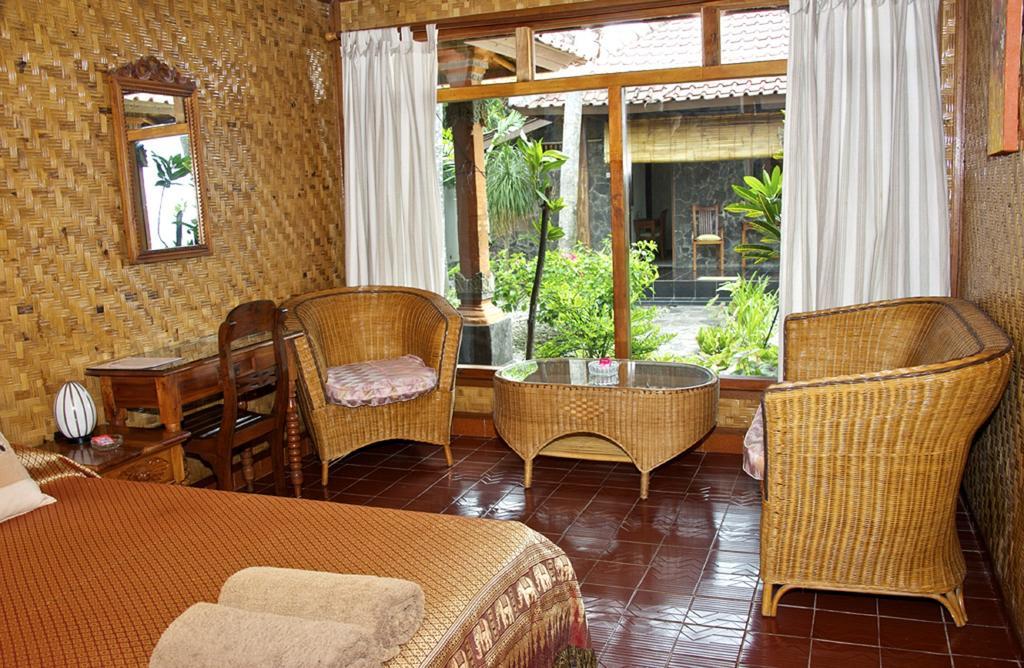 Temple Cafe & Hotel Candidasa